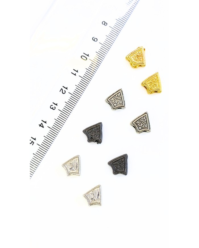 Zamak Çift Delikli Üçgen Tesbih Aparatı Desenli Sarı - 11x11mm