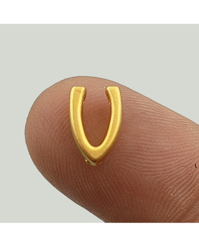 "V" Mini Harfler Lak Kaplama Gold - 3 Adet