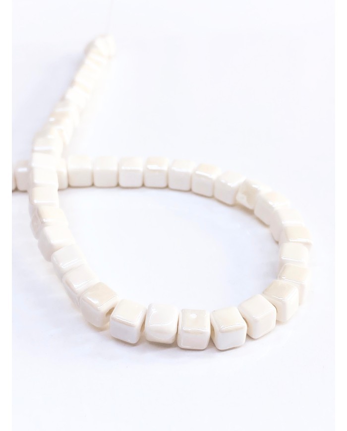 İpe Dizili Seramik Boncuk Beyaz Küp 5mm - 1 Dizi