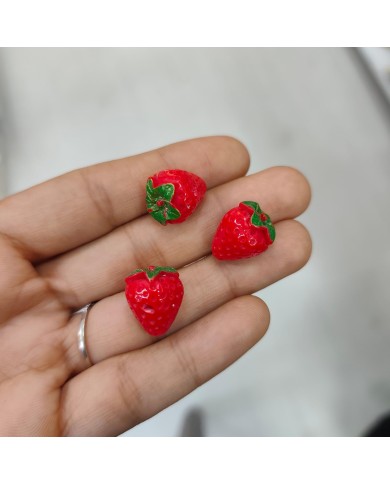 Plastik Kırmızı Çilek Figürlü Kolye Bileklik Ucu Charm 1 Adet
