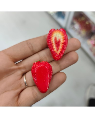 Plastik Çilek Meyve Figürlü Kolye Bileklik Ucu Charm 1 Adet